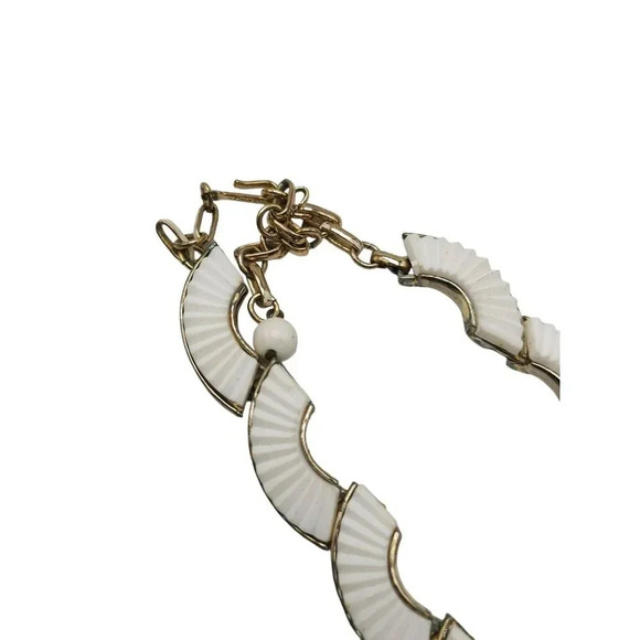 Coro White Thermoset Shell Necklace Gold Tone Vintage 16" - Picture 4 of 10